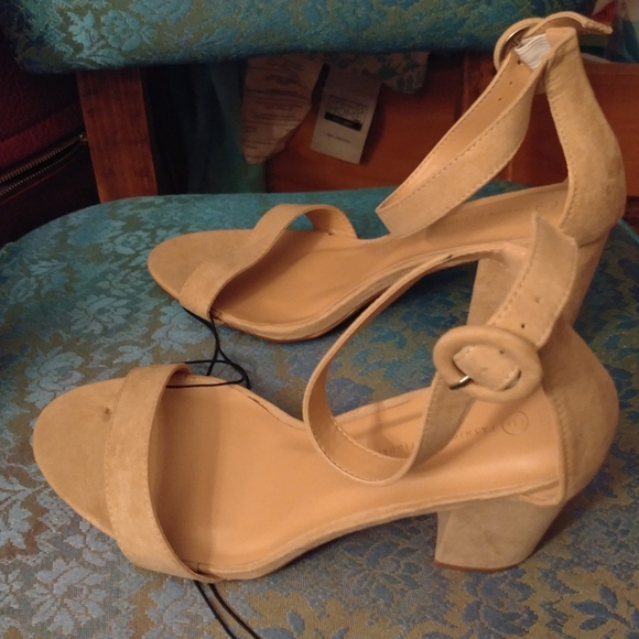 Tan block heel, size 11w - Picture 2 of 8